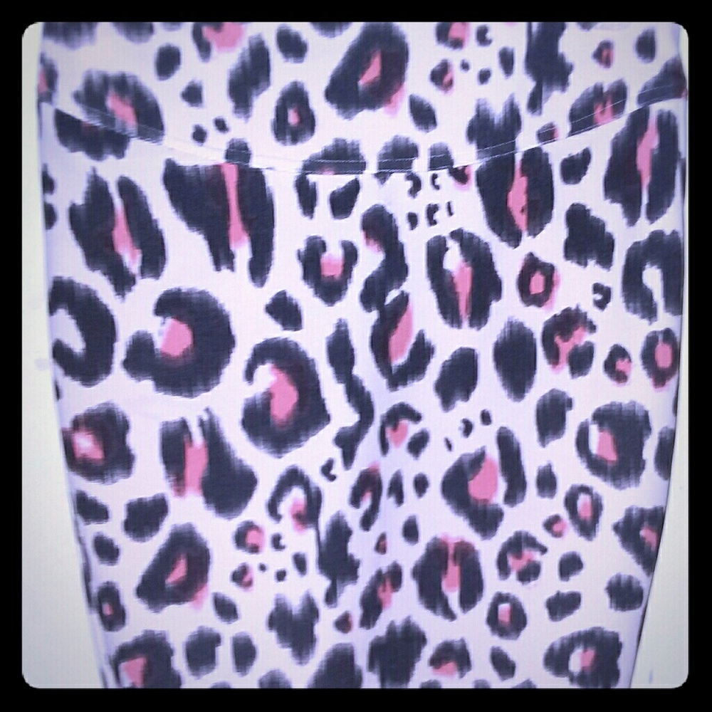 🎊🎉 Cute pink n black cougar lie pencil skirt🎉🎊